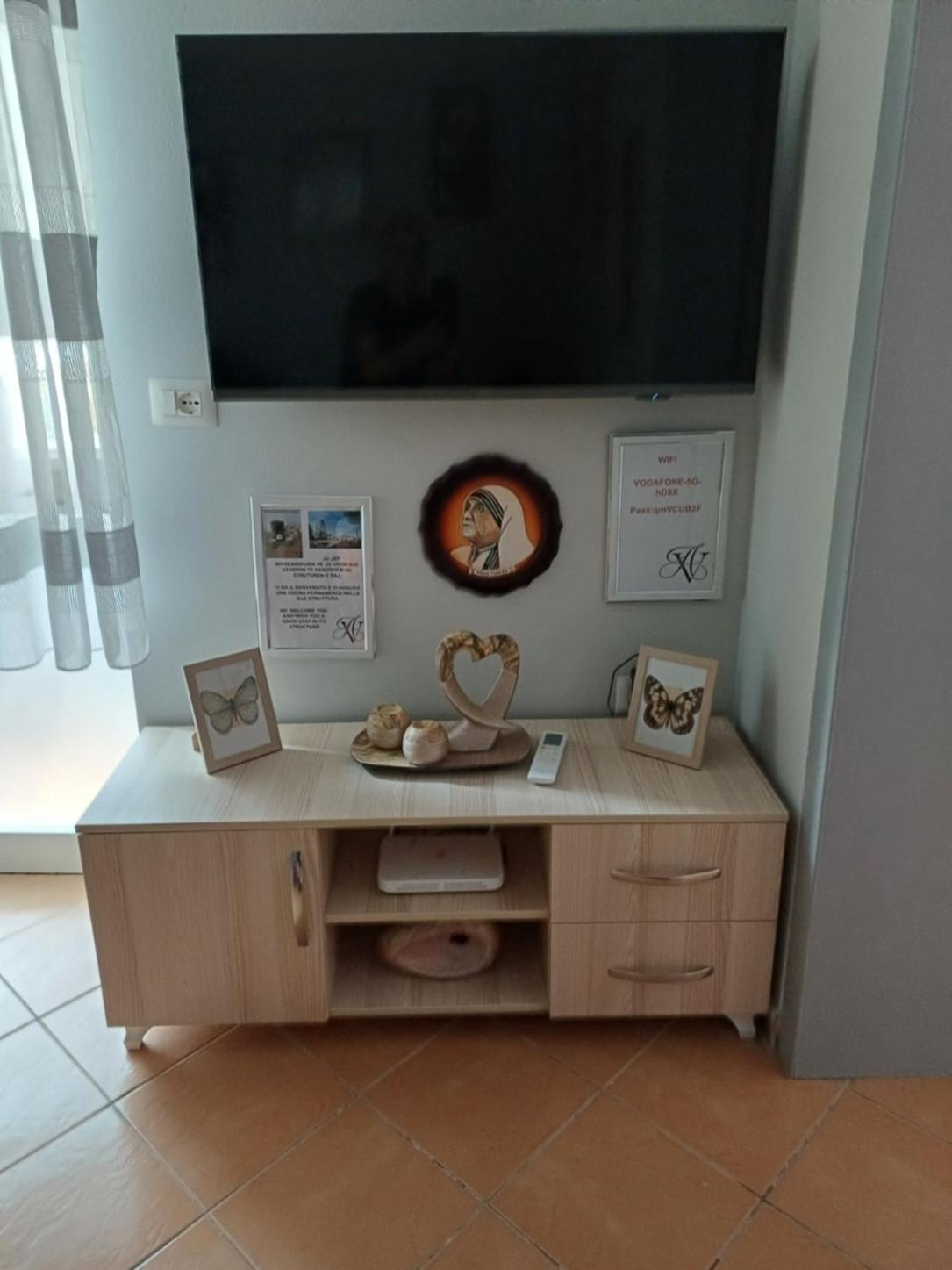 Apartamenti Vero Тирана Екстериор снимка